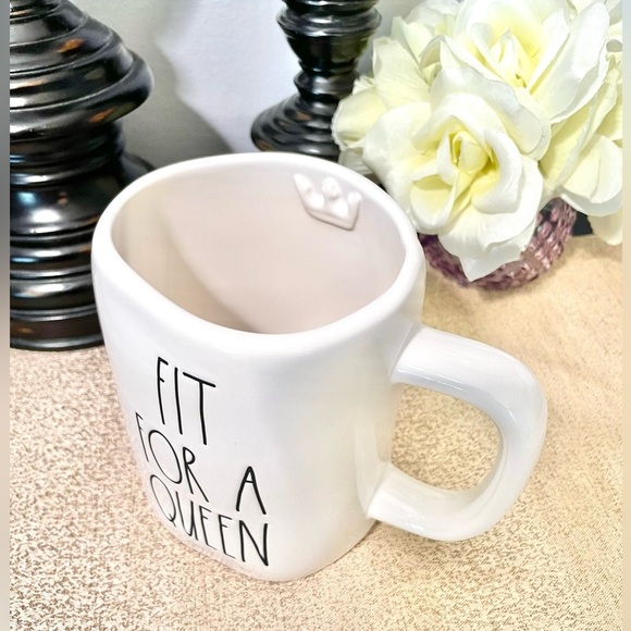 NWT Rae Dunn FIT FOR A QUEEN 👑 Ceramic Mug - Picture 4 of 4